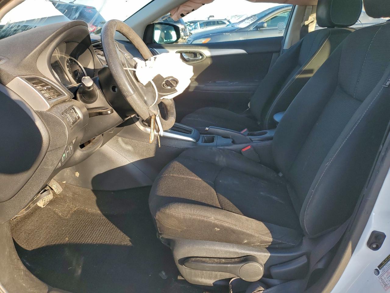 Nissan Sentra S Image 4