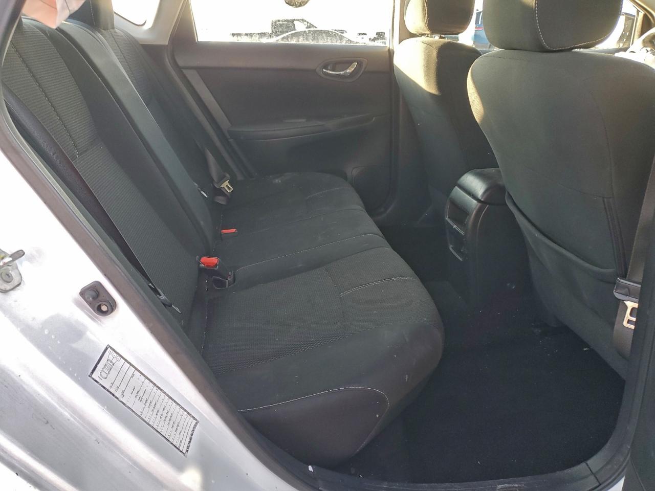 Nissan Sentra S Image 8