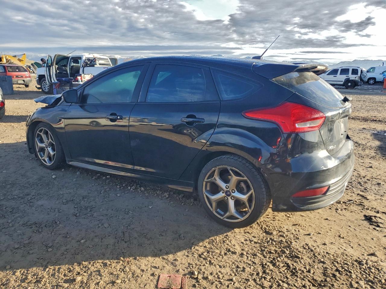 Ford Focus St Image 10