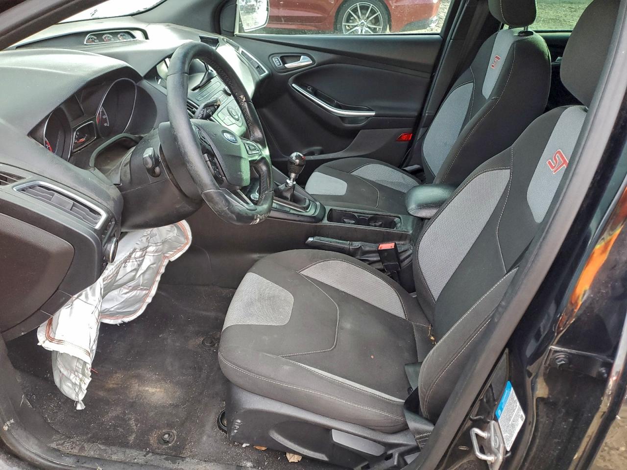 Ford Focus St Image 4