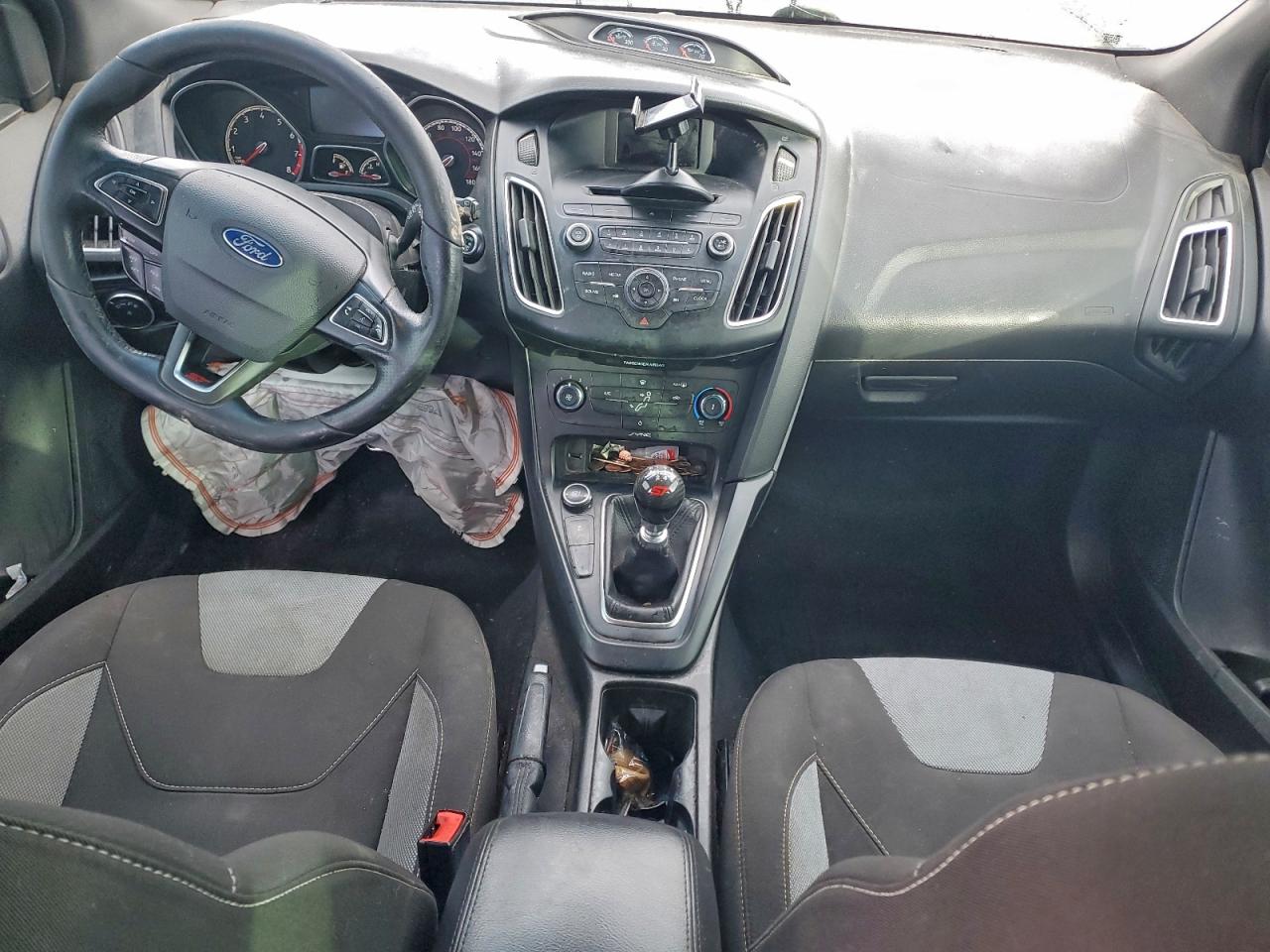 Ford Focus St Image 9