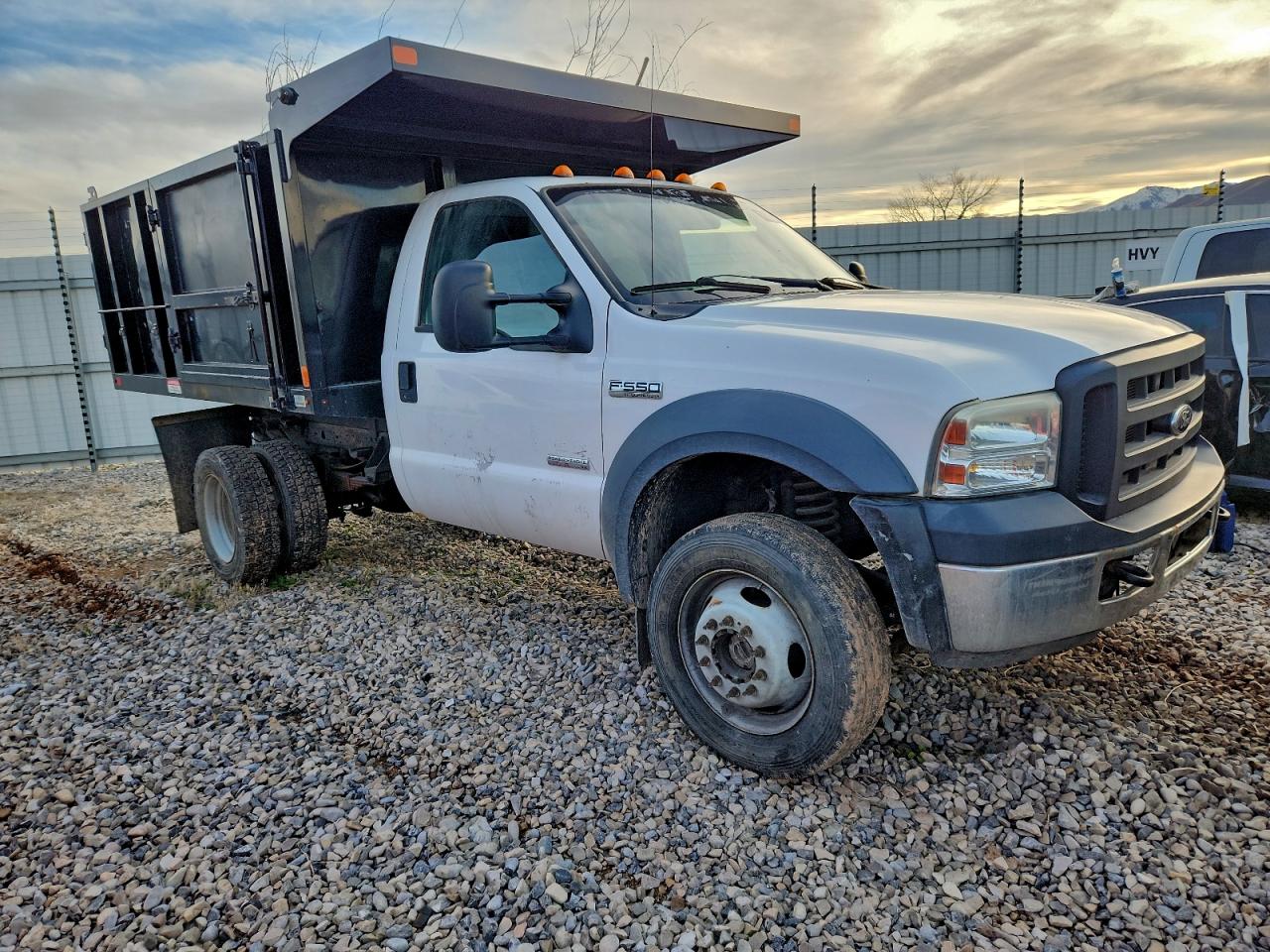 Ford F-550 Super Duty Image 2