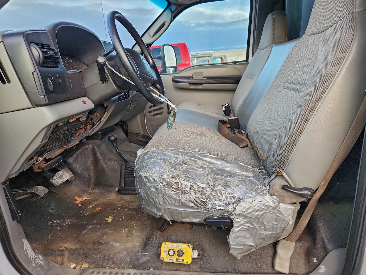 Ford F-550 Super Duty Image 7