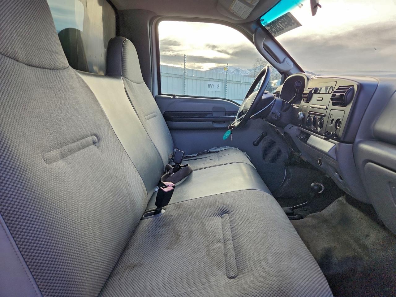 Ford F-550 Super Duty Image 10