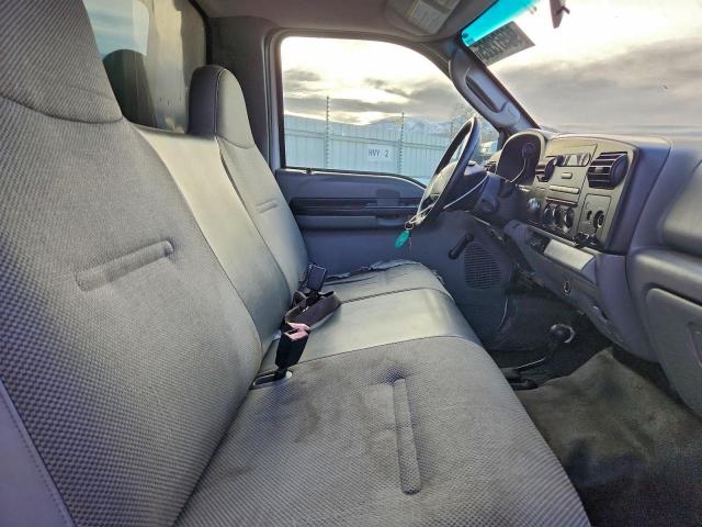 Ford F-550 Super Duty Image 10