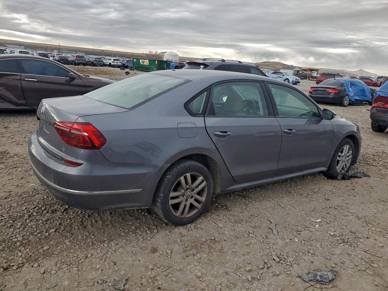 Volkswagen Passat S Image 2