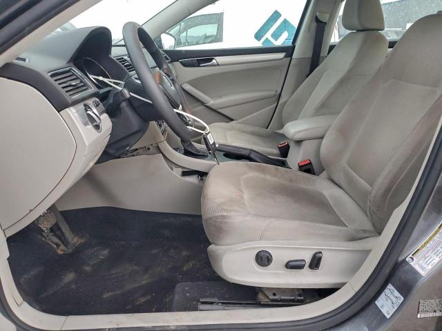 Volkswagen Passat S Image 7