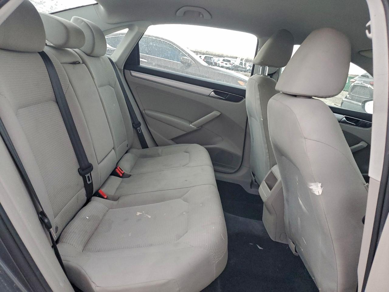 Volkswagen Passat S Image 11