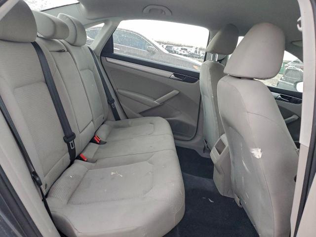 Volkswagen Passat S Image 11