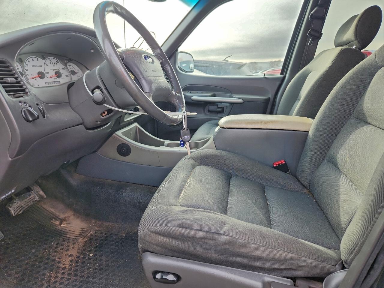 Ford Explorer Image 6