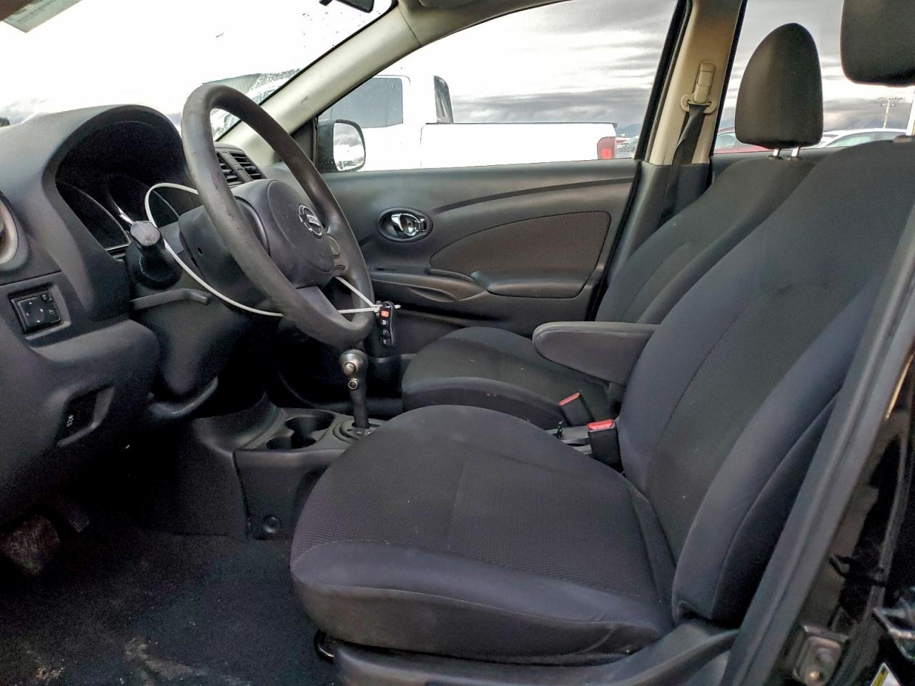 Nissan Versa S Image 3