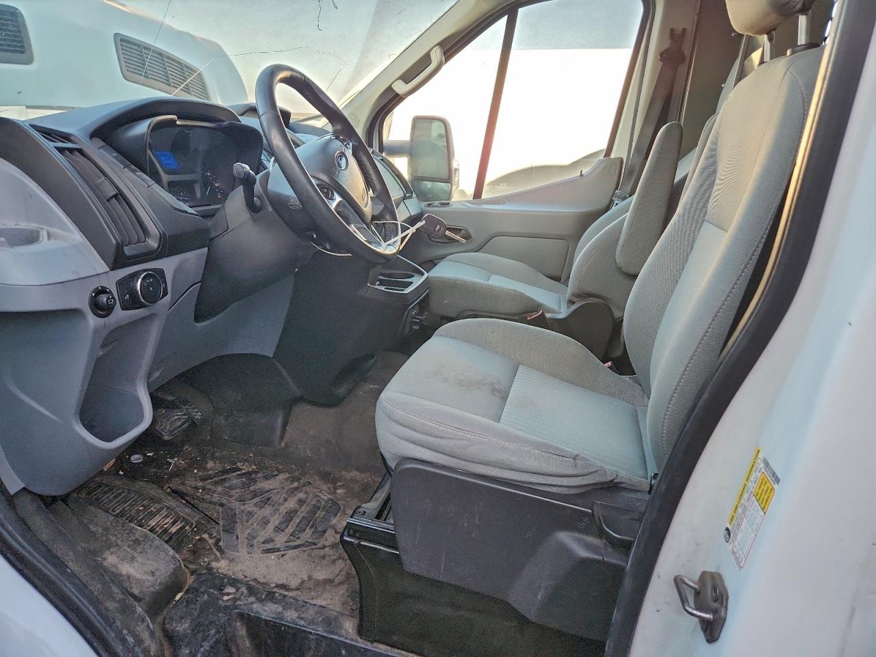 Ford Transit T-250 Image 3