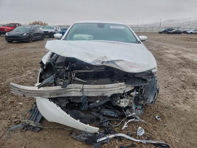 Chrysler 200 Limited Image 12