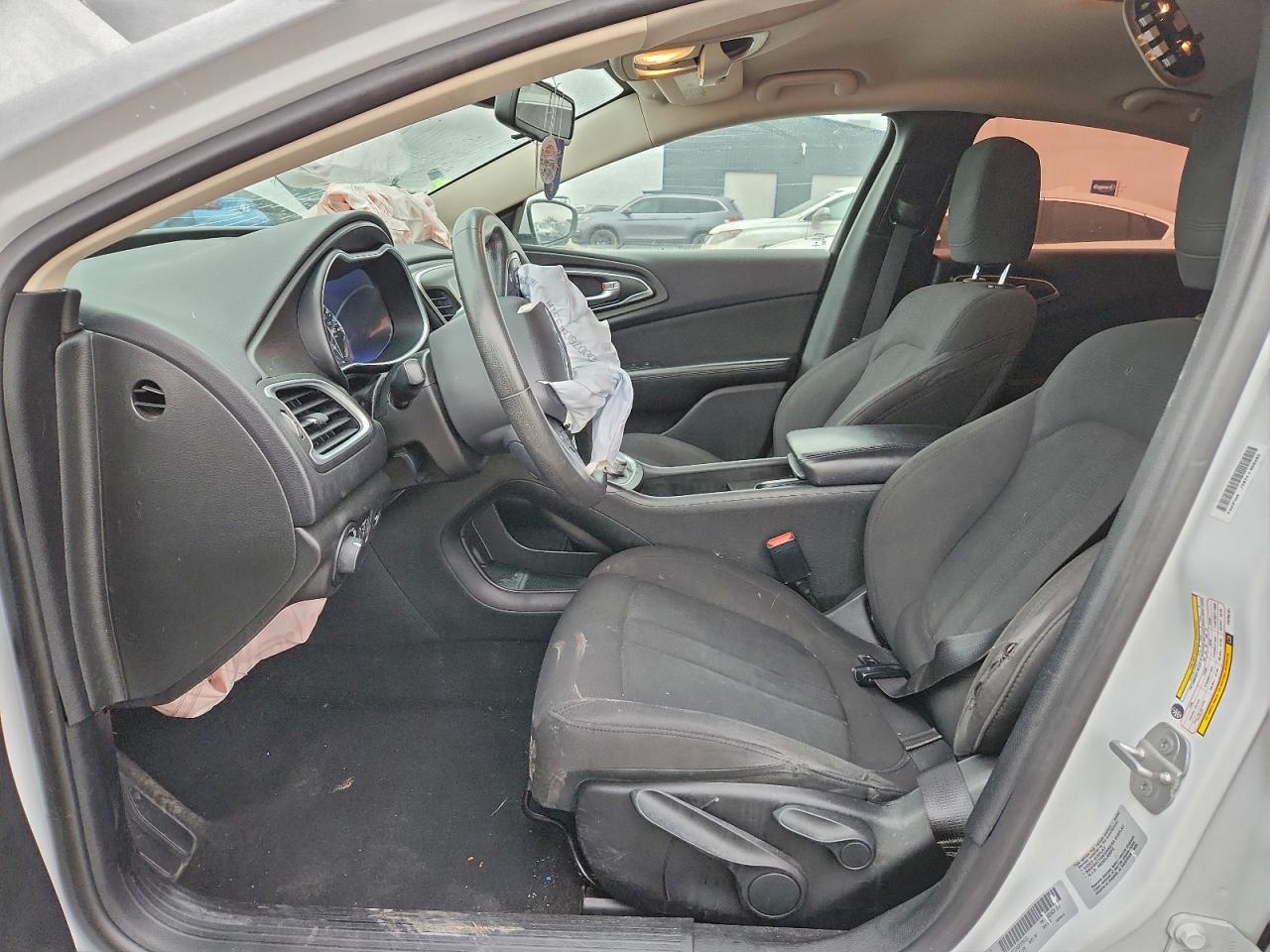 Chrysler 200 Limited Image 4