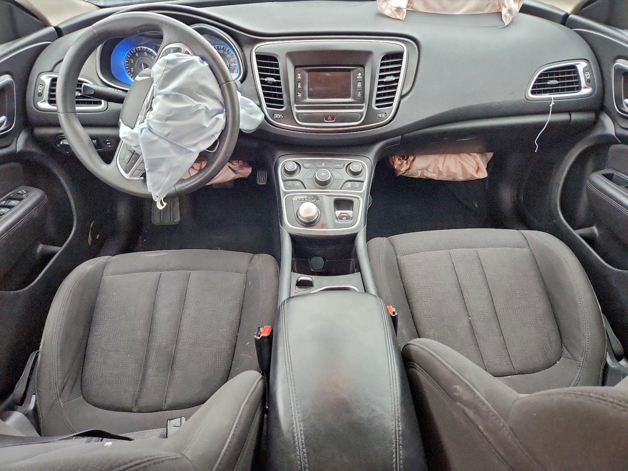 Chrysler 200 Limited Image 9