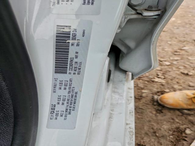 Chrysler 200 Limited Image 8