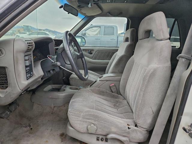 Chevrolet Blazer Image 2