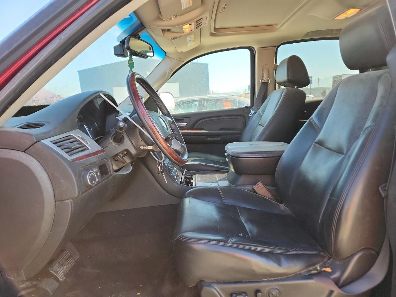 Cadillac Escalade Luxury Image 2