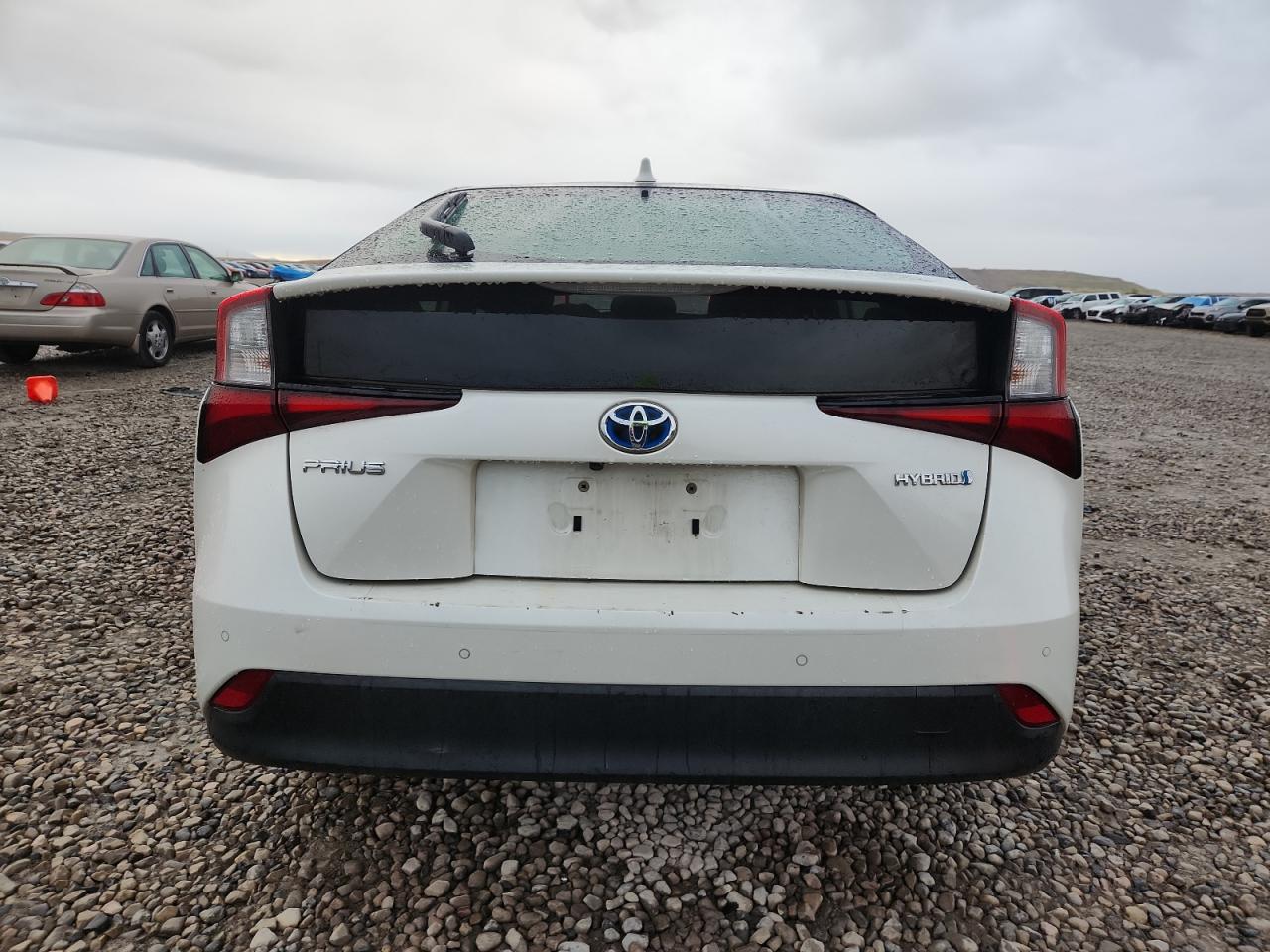 Toyota Prius L Image 8