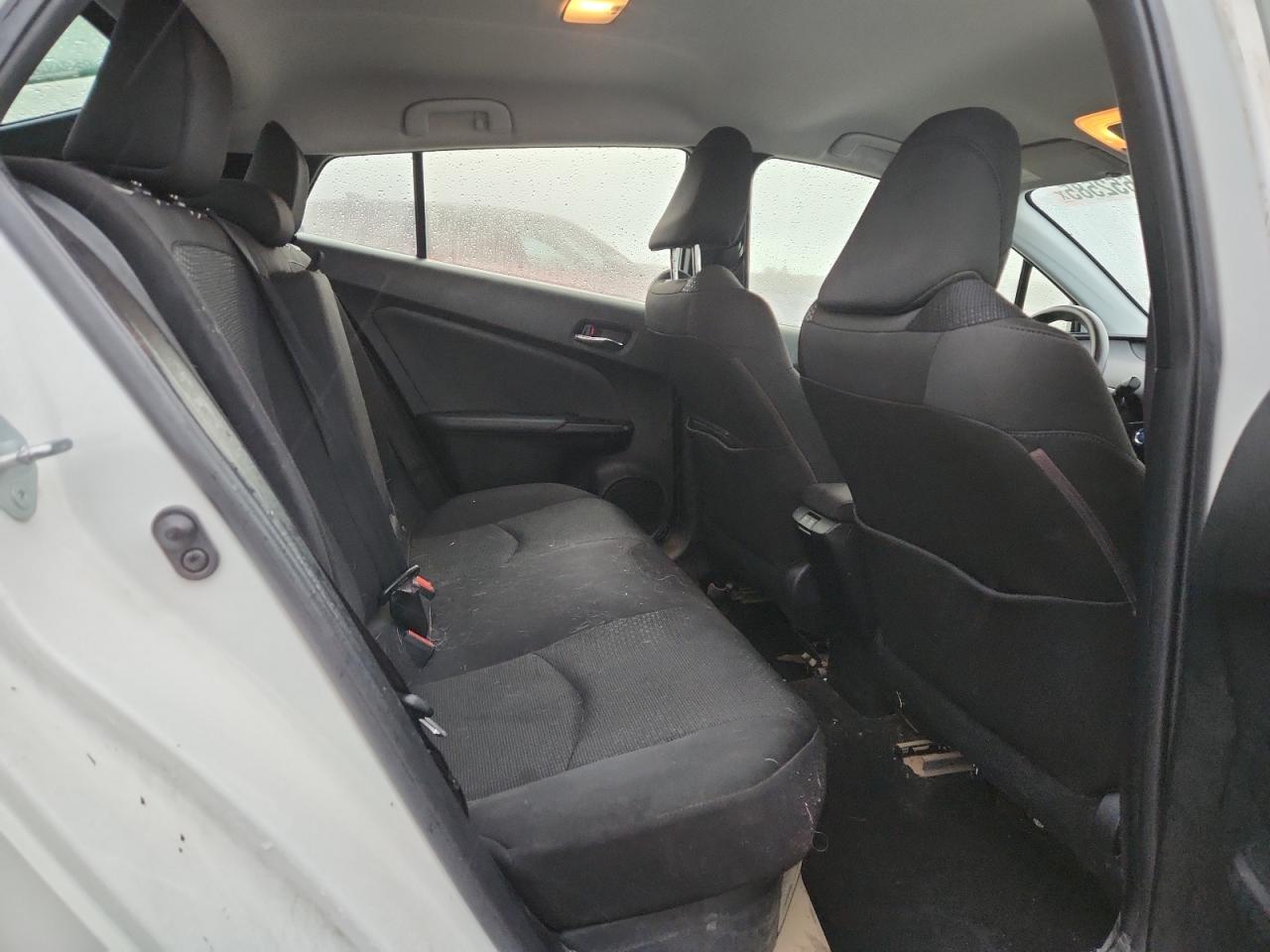 Toyota Prius L Image 7