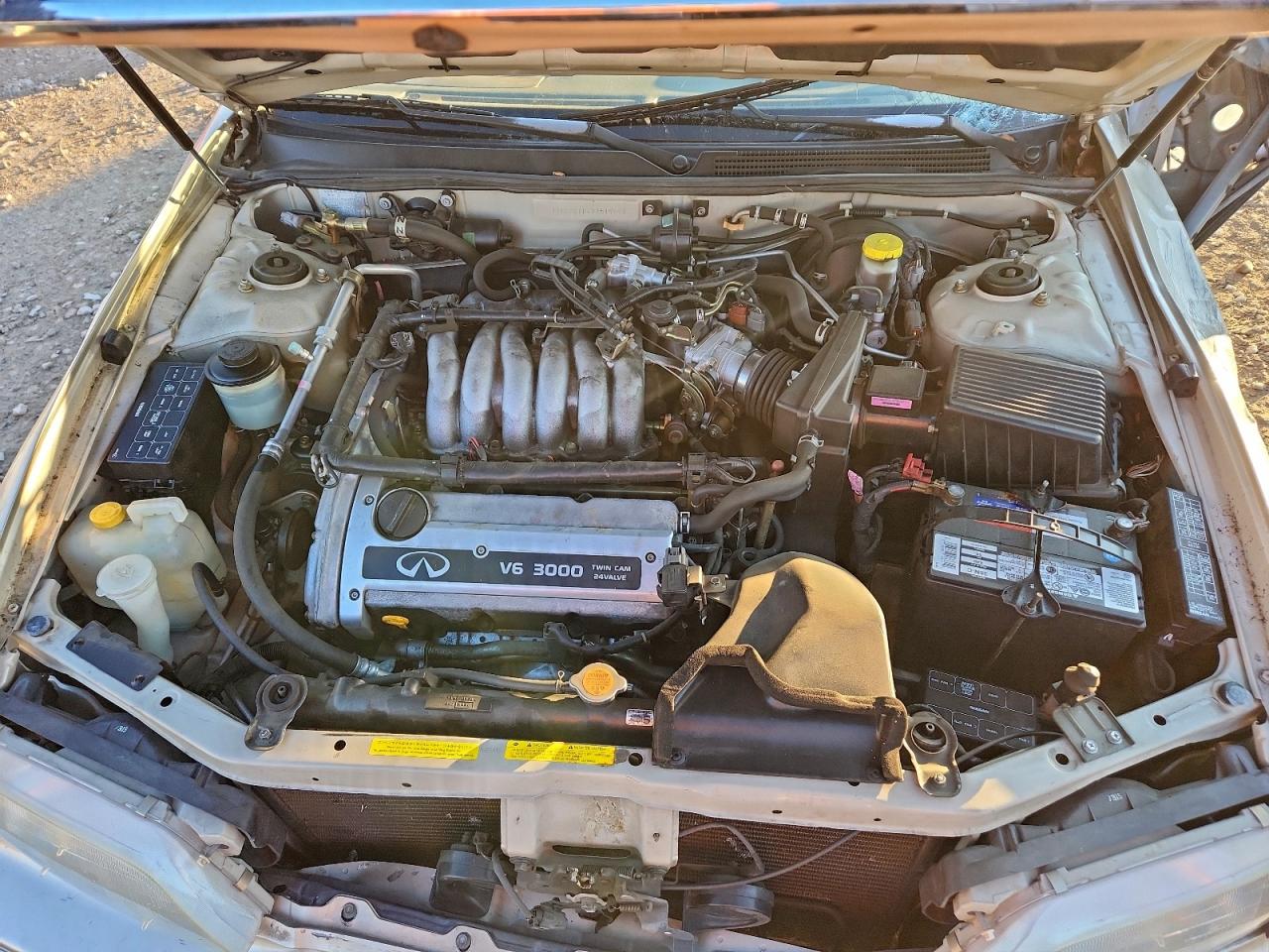 INFINITI I30 Image 12