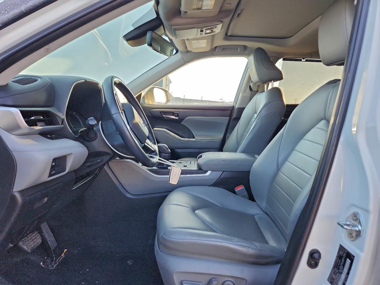 Toyota Highlander Hybrid Xle Image 8