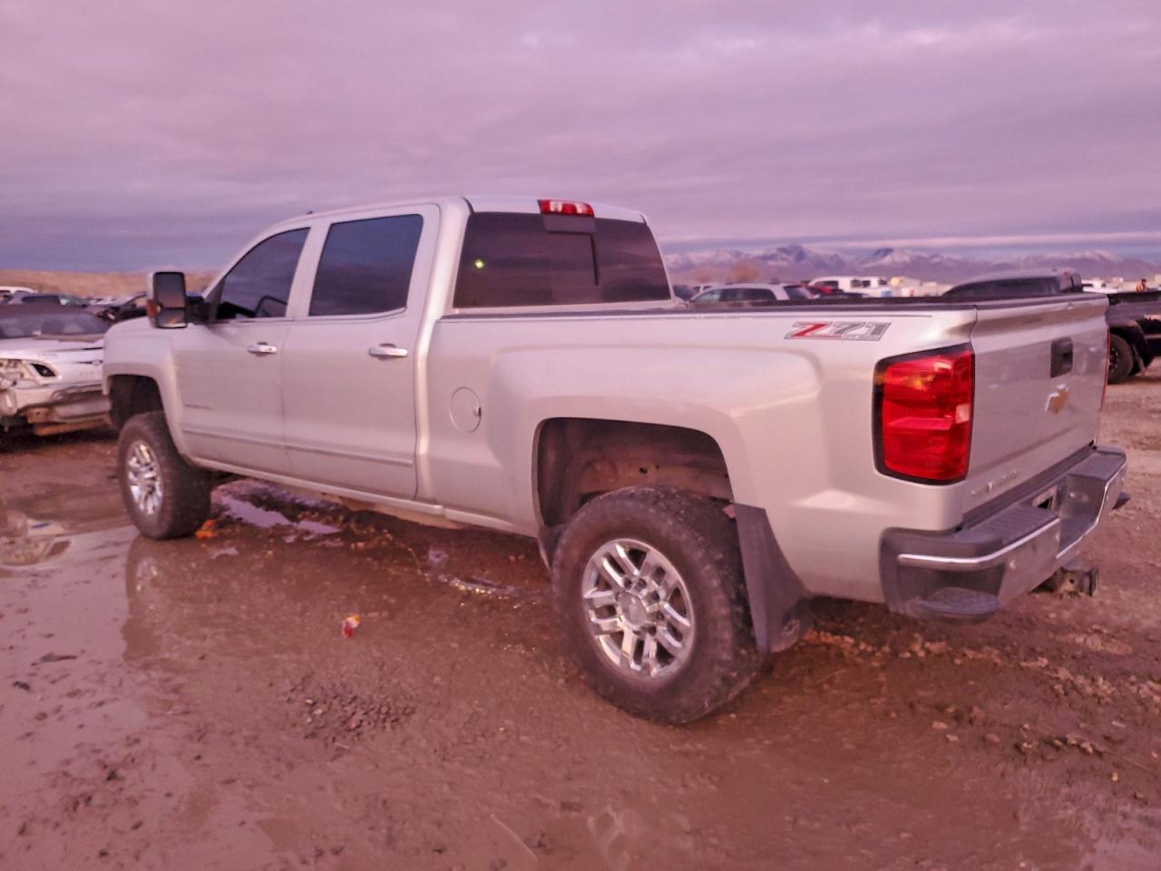 Chevrolet Silverado K2500 Heavy Duty Ltz Image 3