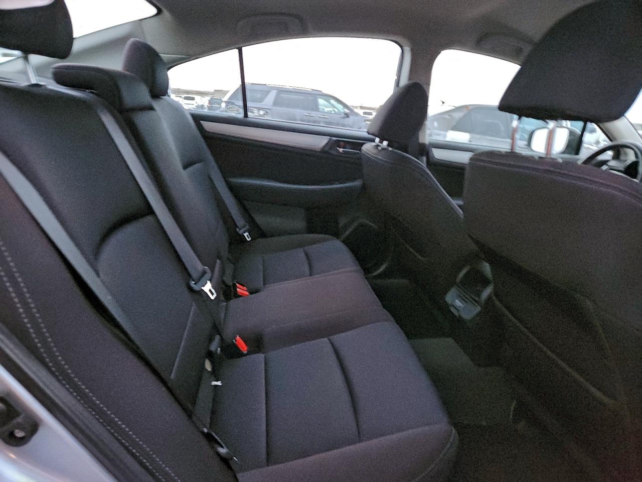 Subaru Legacy 2.5i Premium Image 9