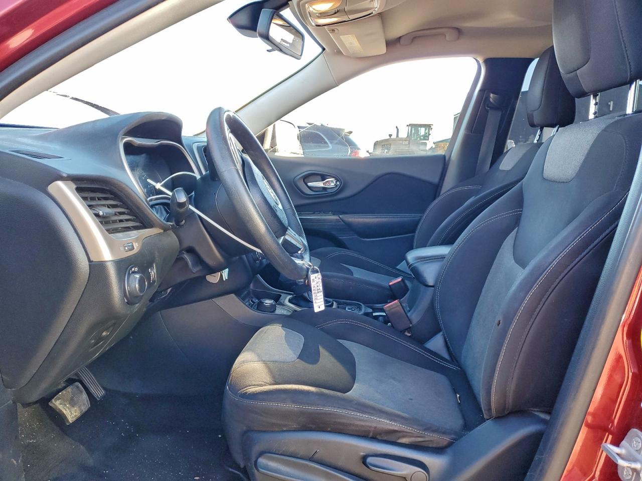 Jeep Grand Cherokee Sport Image 4