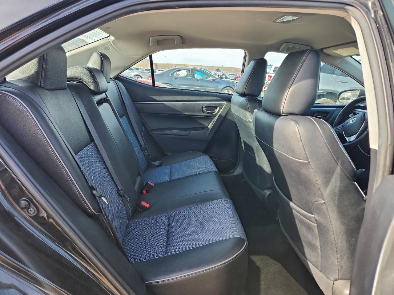 Toyota Corolla L Image 8