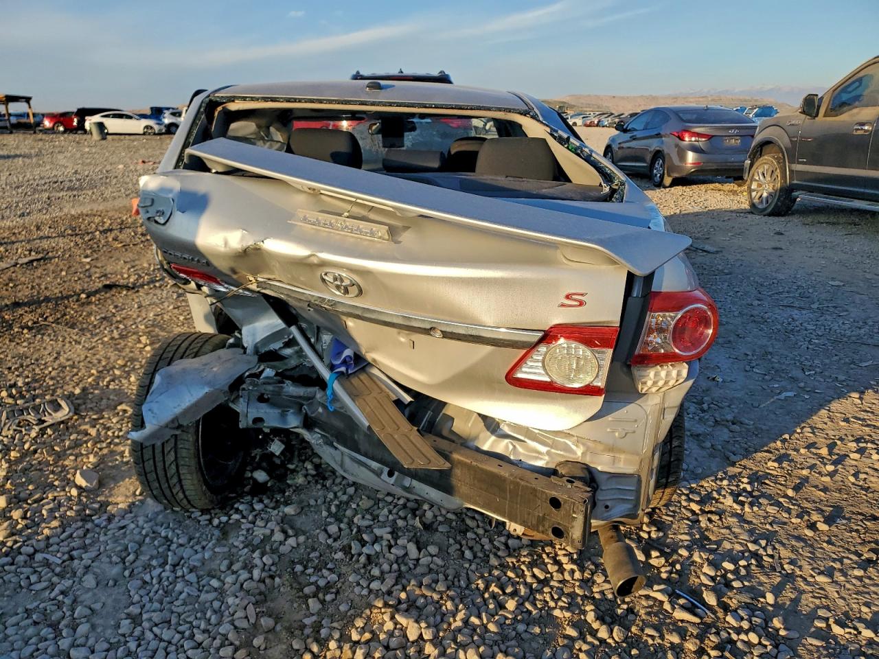 Toyota Corolla Base Image 5