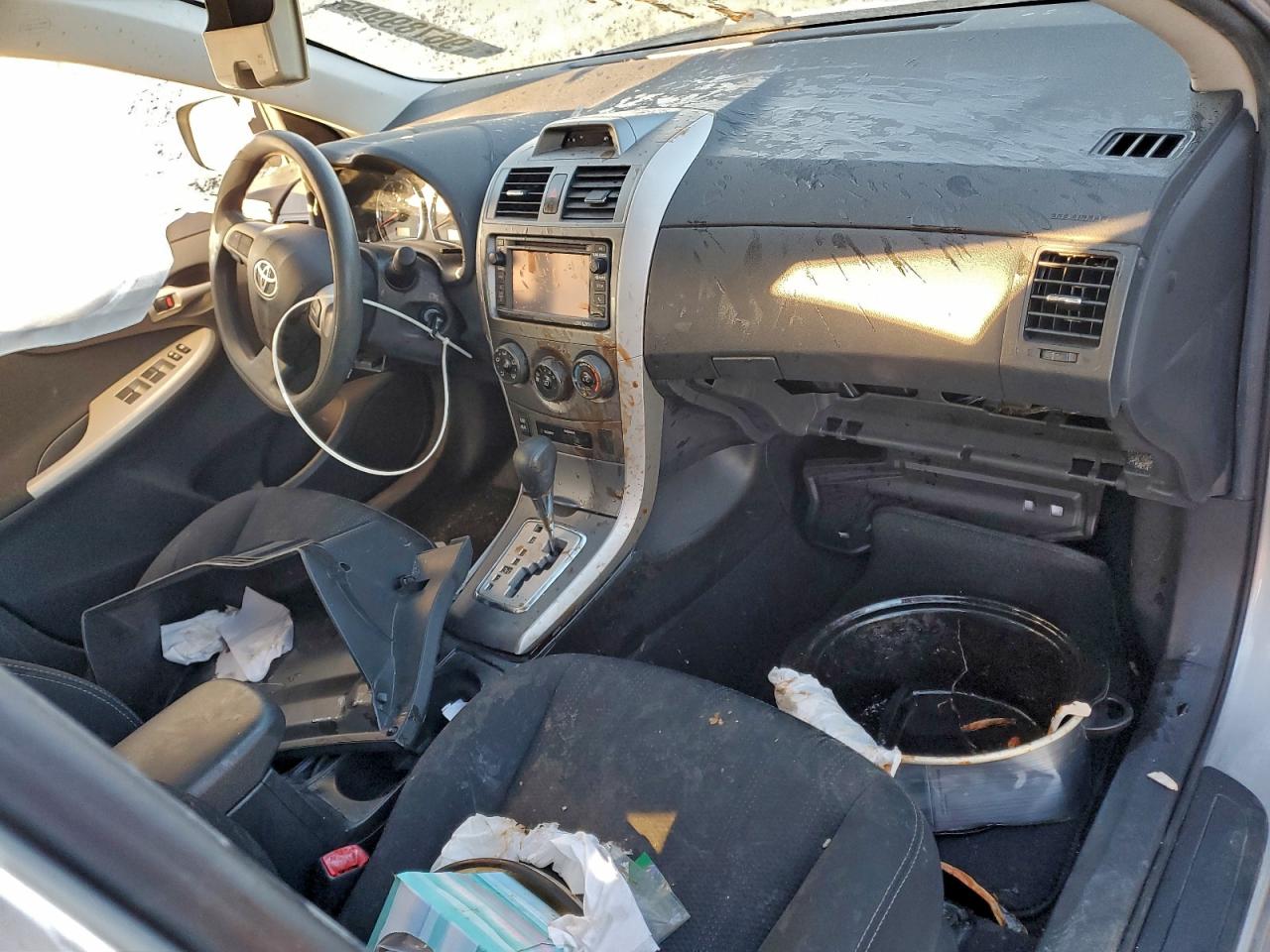 Toyota Corolla Base Image 6