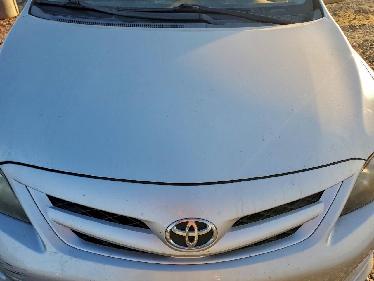 Toyota Corolla Base Image 12