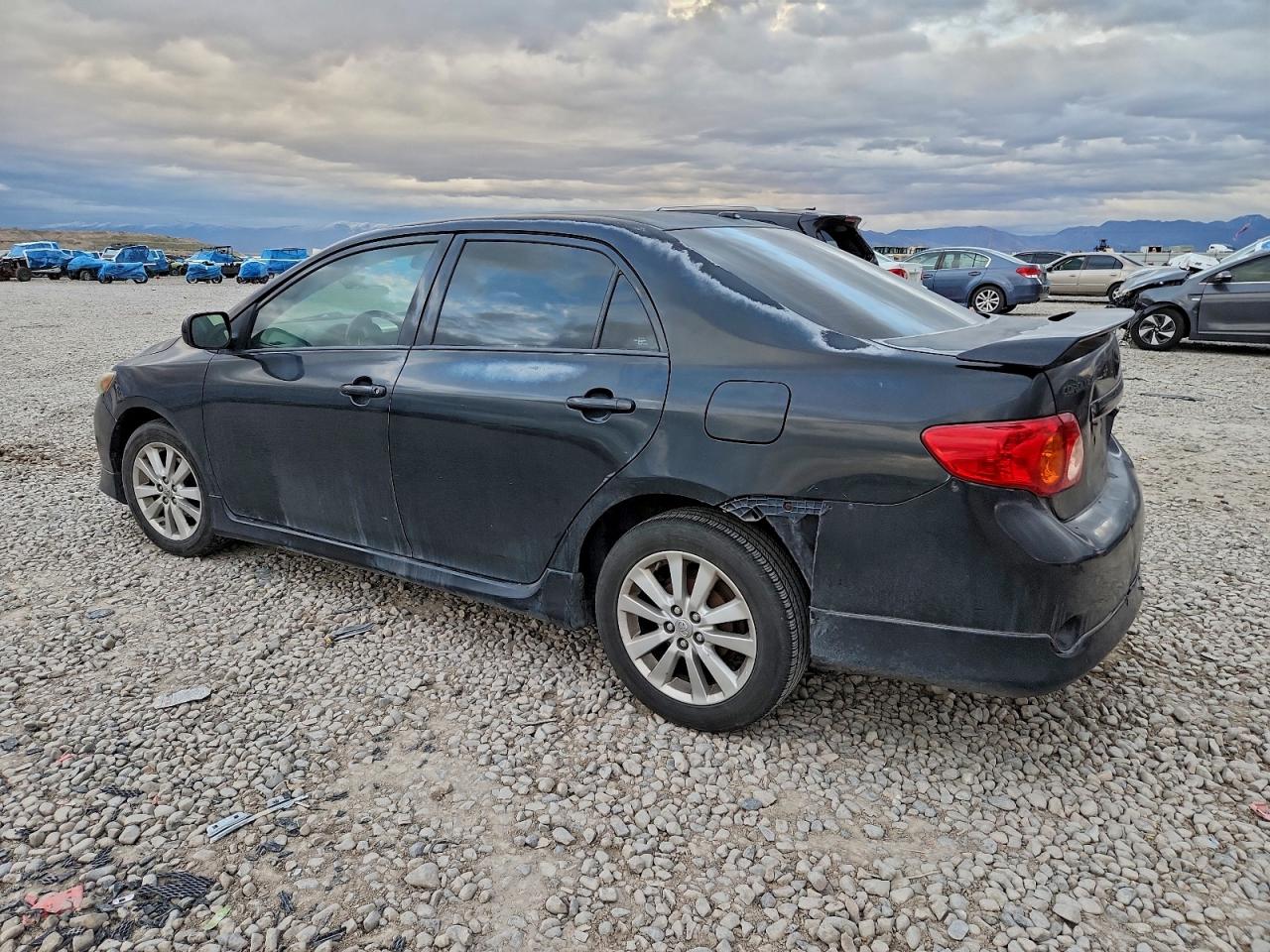 Toyota Corolla Base Image 12