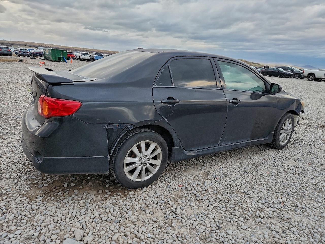 Toyota Corolla Base Image 2