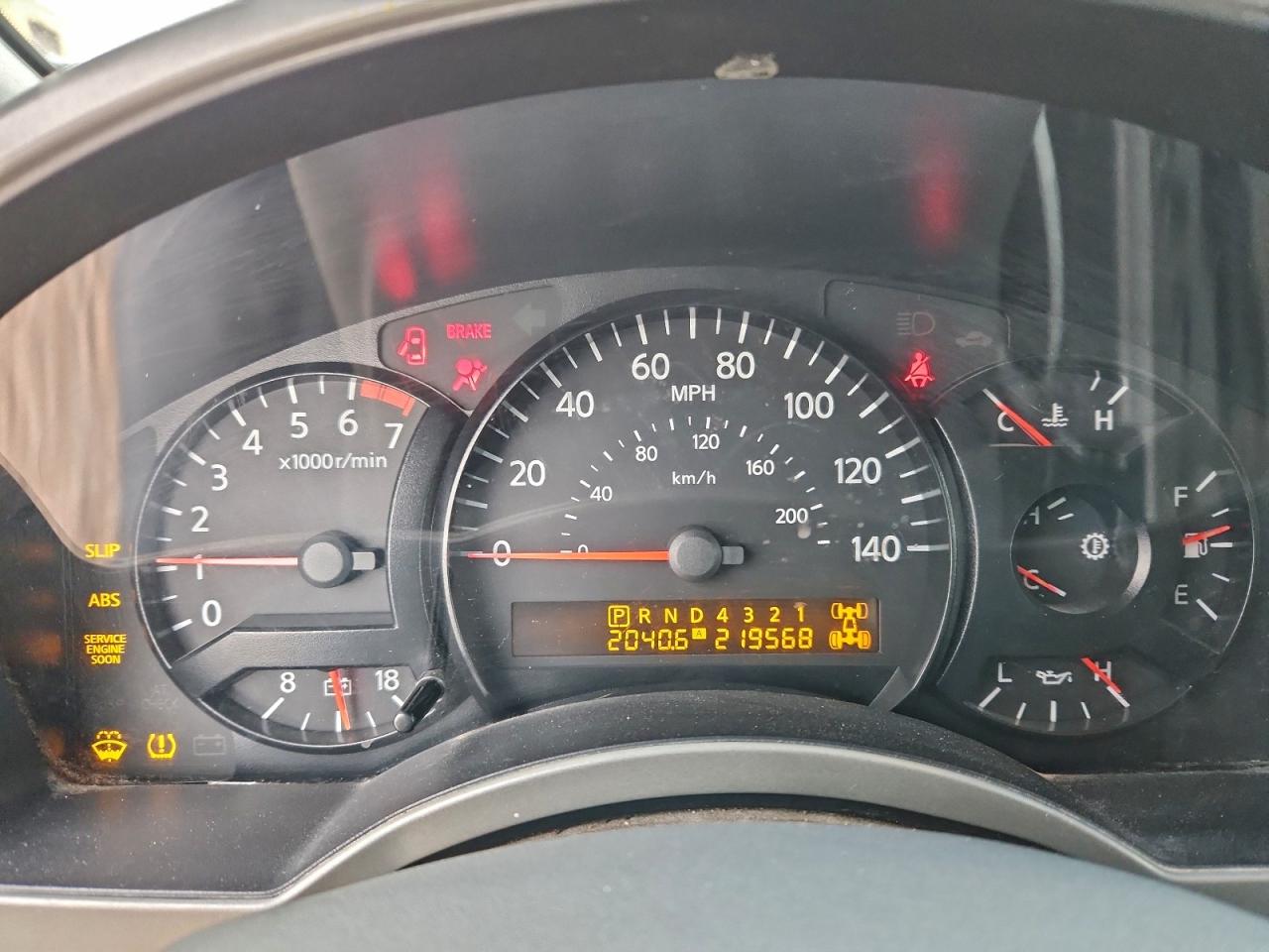 Nissan Titan Xe Image 8