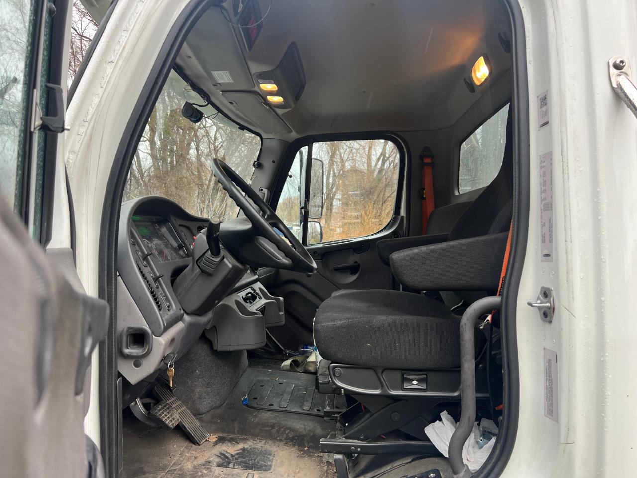 Freightliner 114sd Image 5