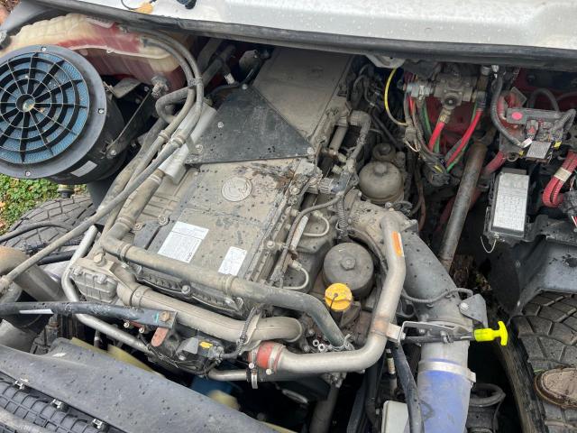 Freightliner 114sd Image 2