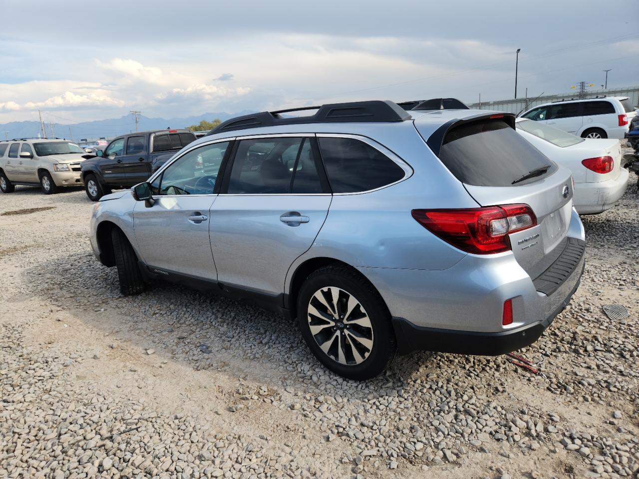 Subaru Outback 2.5i Limited Image 9