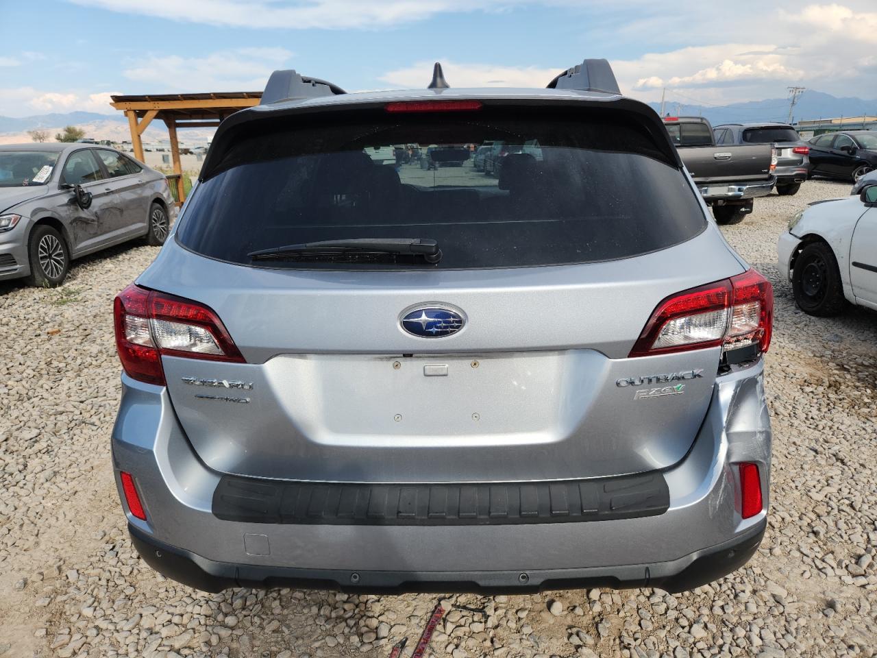 Subaru Outback 2.5i Limited Image 10