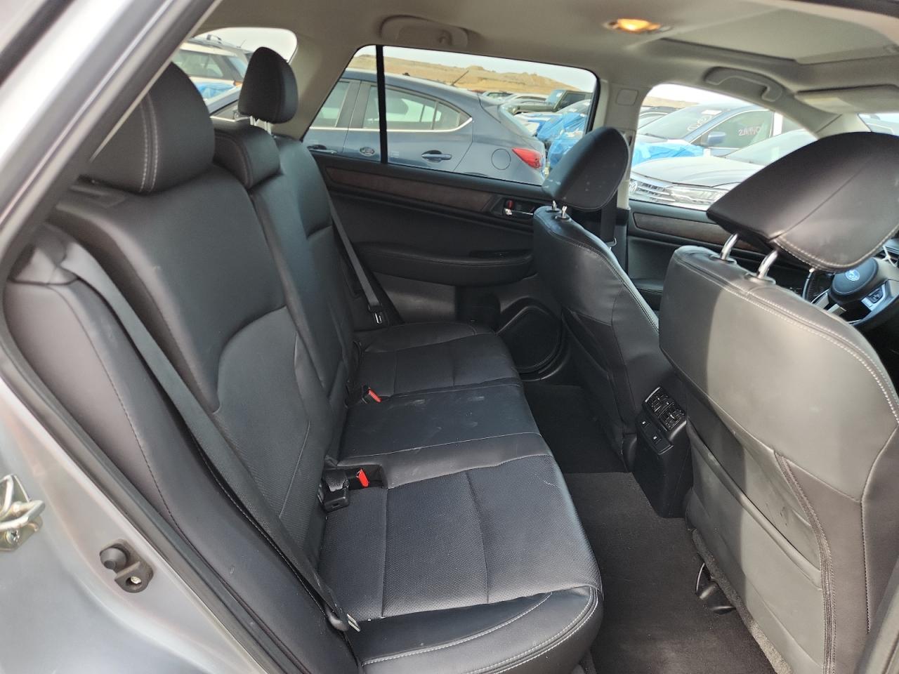 Subaru Outback 2.5i Limited Image 5