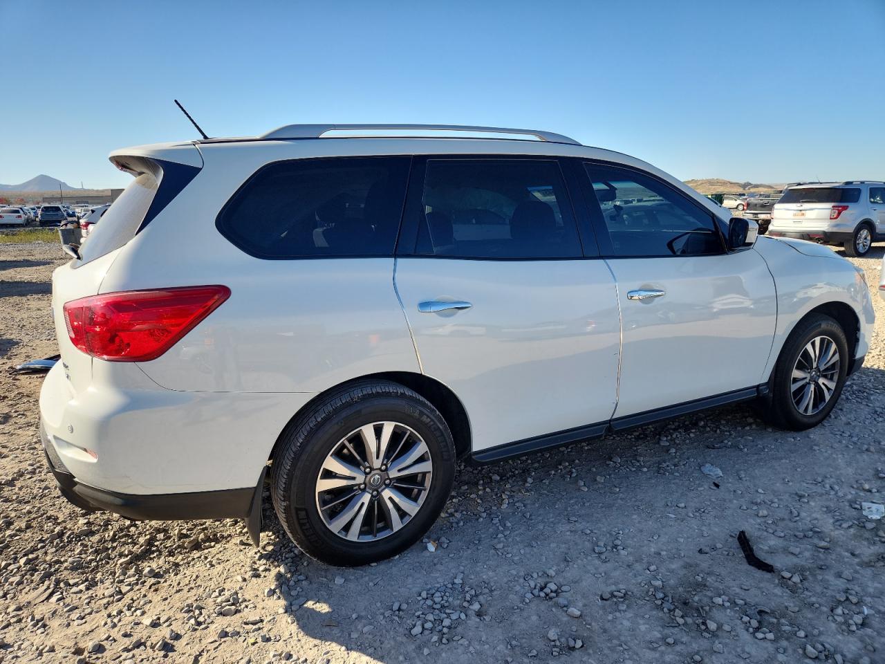 Nissan Pathfinder S Image 11