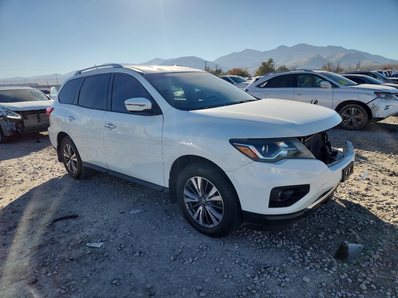 Nissan Pathfinder S Image 3