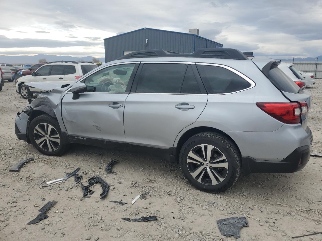 Subaru Outback 3.6r Limited Image 2