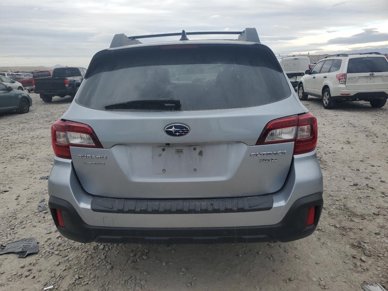 Subaru Outback 3.6r Limited Image 3