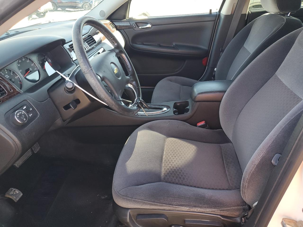 Chevrolet Impala Lt Image 12