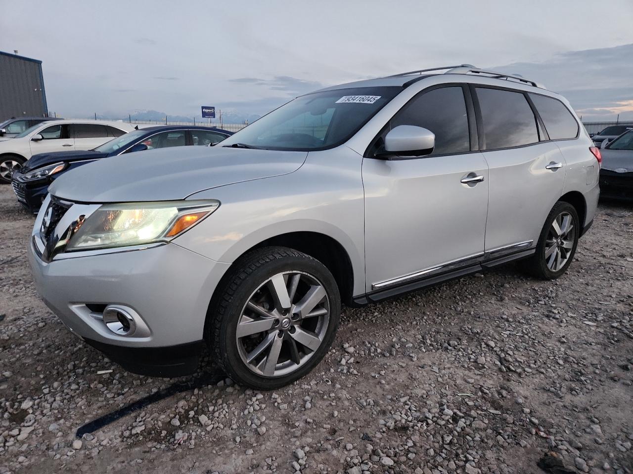 Nissan Pathfinder S Image 1