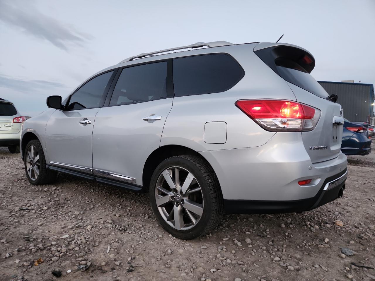 Nissan Pathfinder S Image 11