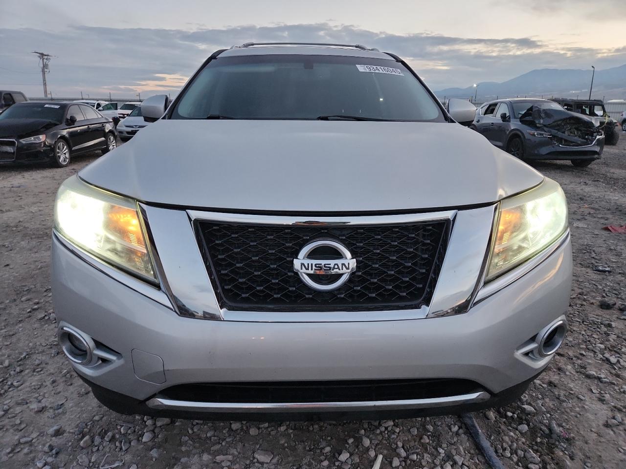 Nissan Pathfinder S Image 2