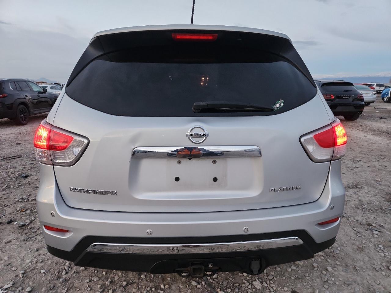 Nissan Pathfinder S Image 4